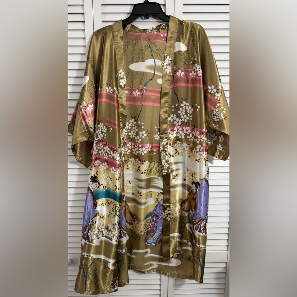 NWOT Peacock Premium Dressing Gown Kimono Robe Weight Lounge Wear Light Gold